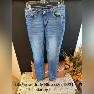 Like new, Judy Blue size 13/31 skinny fit non-distressed